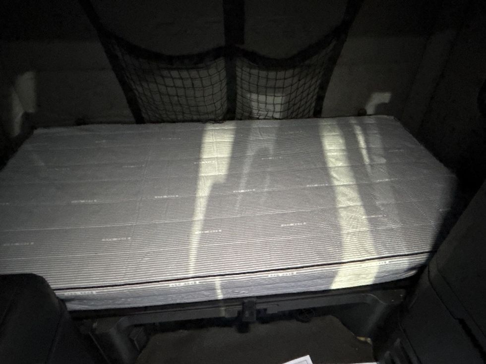 Sleeper Tractor-Heavy Duty Tractors-Freightliner-2020-T12664ST-East Chicago-IN-501,014\n\t\tmiles-$ 62,250 - Image 17