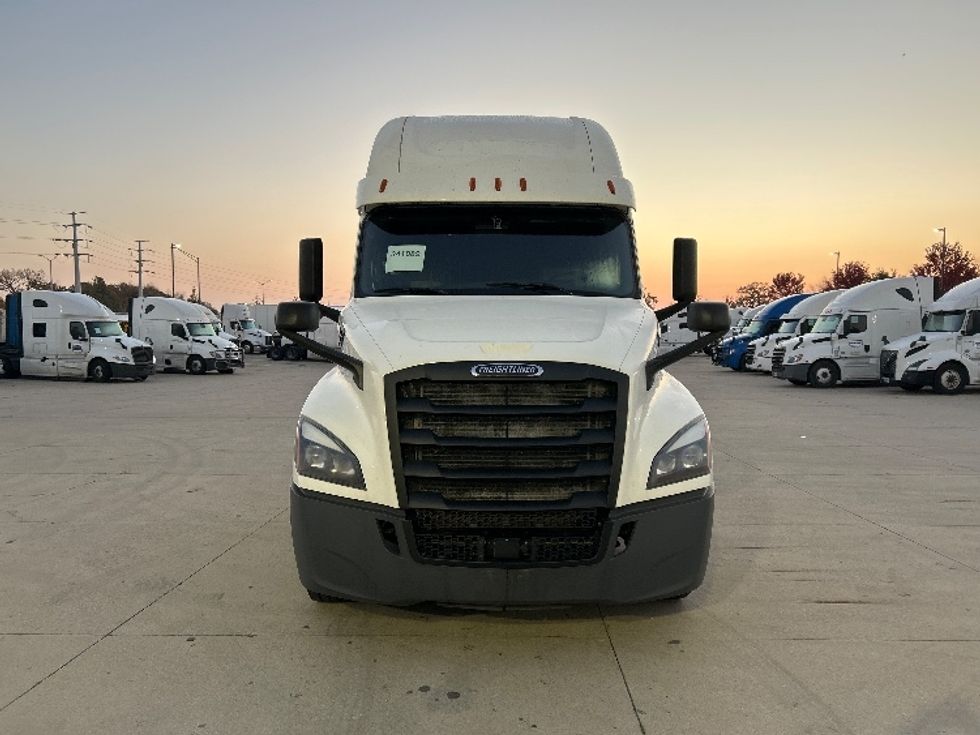 Sleeper Tractor-Heavy Duty Tractors-Freightliner-2020-T12664ST-East Chicago-IN-501,014\n\t\tmiles-$ 62,250 - Image 2