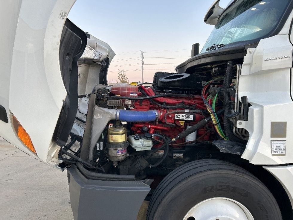 Sleeper Tractor-Heavy Duty Tractors-Freightliner-2020-T12664ST-East Chicago-IN-501,014\n\t\tmiles-$ 62,250 - Image 21