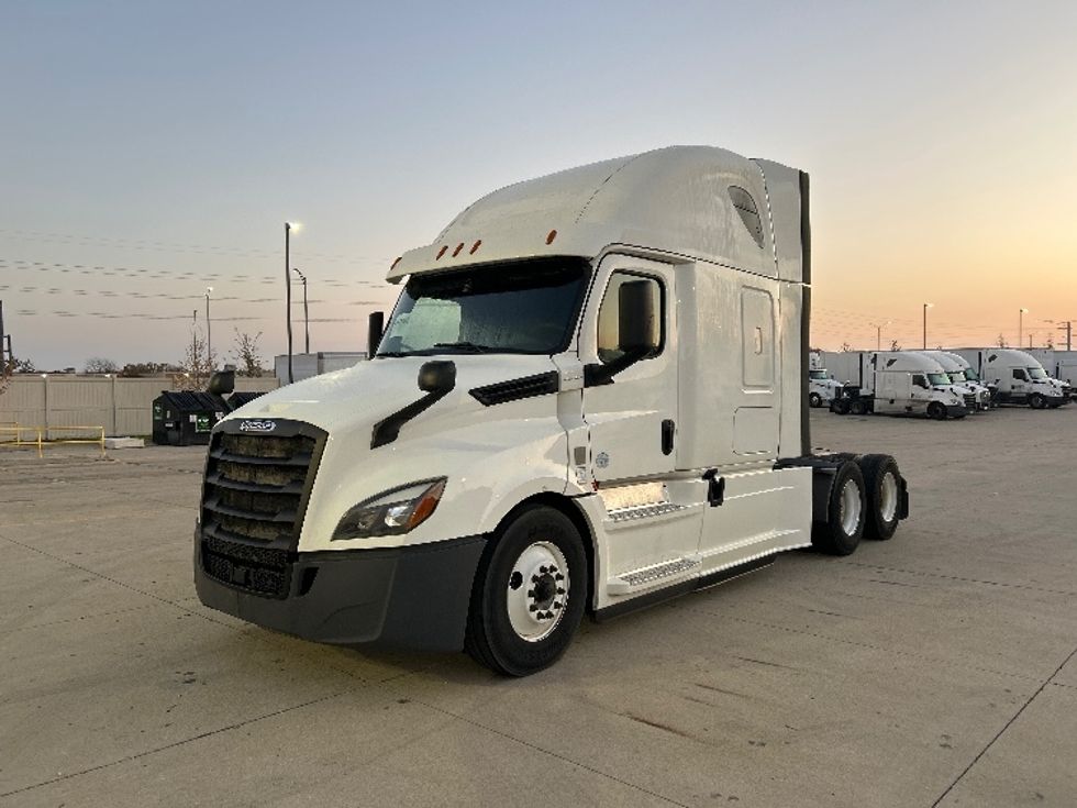 Sleeper Tractor-Heavy Duty Tractors-Freightliner-2020-T12664ST-East Chicago-IN-501,014\n\t\tmiles-$ 62,250 - Image 3