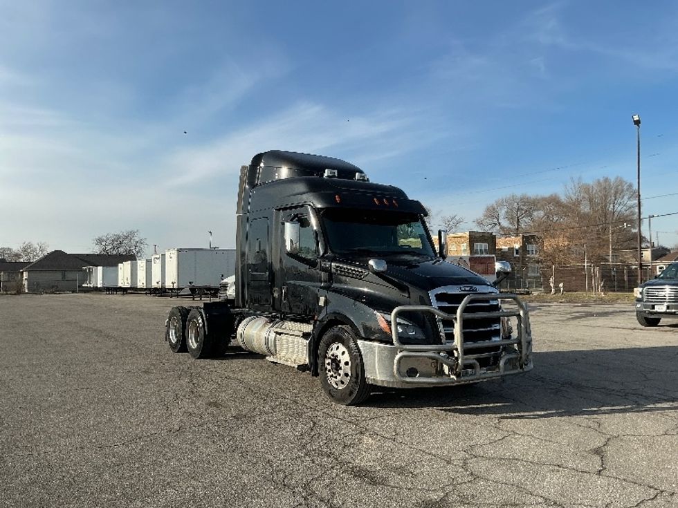 Sleeper Tractor-Heavy Duty Tractors-Freightliner-2020-T12664ST-East Chicago-IN-501,157\n\t\tmiles-$ 54,500 - Image 1