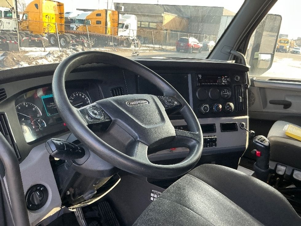 Sleeper Tractor-Heavy Duty Tractors-Freightliner-2020-T12664ST-East Chicago-IN-501,157\n\t\tmiles-$ 54,500 - Image 10