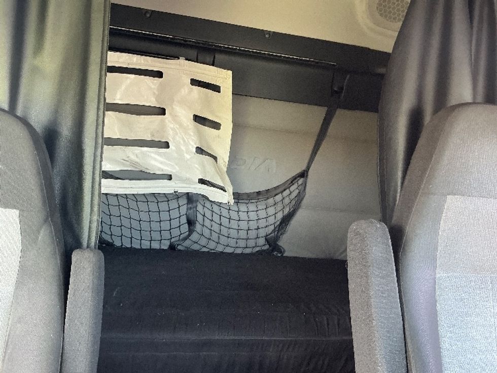 Sleeper Tractor-Heavy Duty Tractors-Freightliner-2020-T12664ST-East Chicago-IN-501,157\n\t\tmiles-$ 54,500 - Image 16