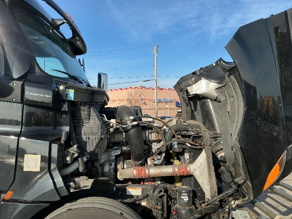 Sleeper Tractor-Heavy Duty Tractors-Freightliner-2020-T12664ST-East Chicago-IN-501,157\n\t\tmiles-$ 54,500 - Image 17