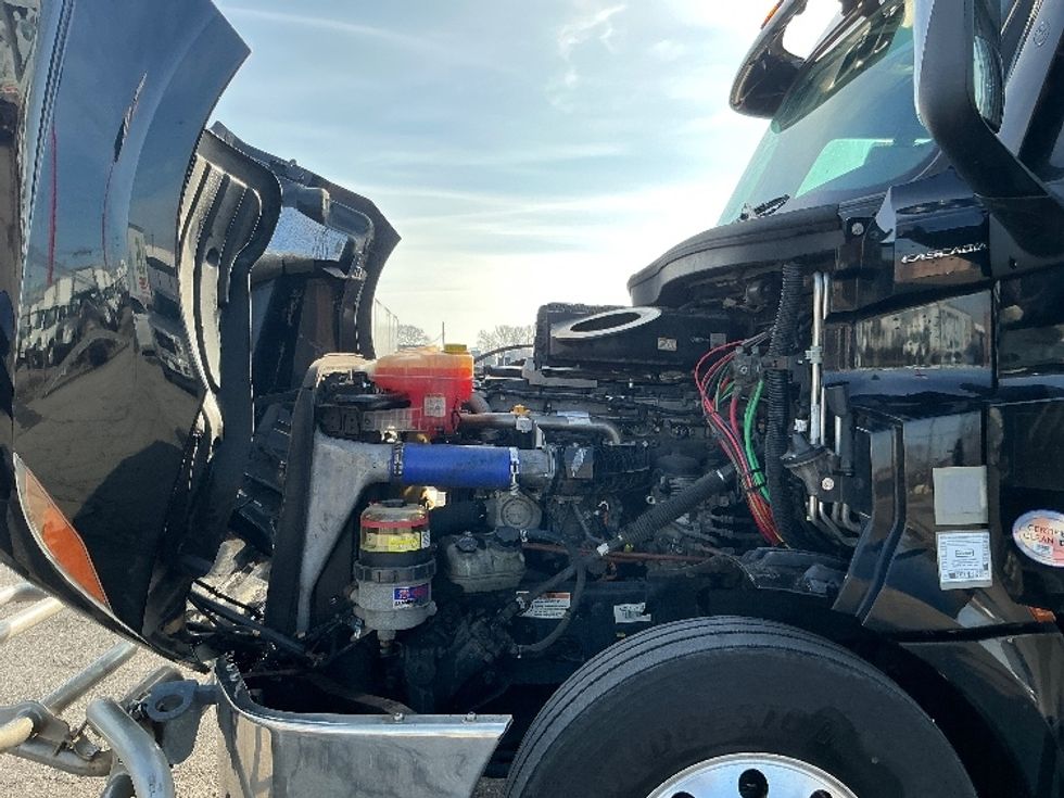 Sleeper Tractor-Heavy Duty Tractors-Freightliner-2020-T12664ST-East Chicago-IN-501,157\n\t\tmiles-$ 54,500 - Image 18