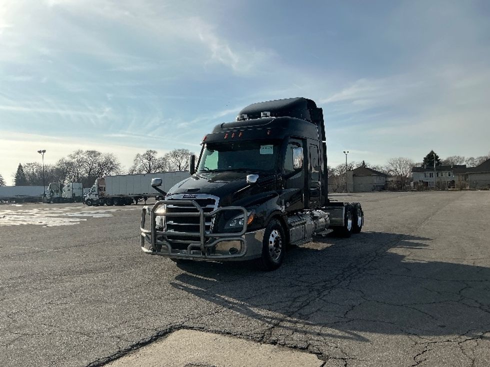 Sleeper Tractor-Heavy Duty Tractors-Freightliner-2020-T12664ST-East Chicago-IN-501,157\n\t\tmiles-$ 54,500 - Image 3
