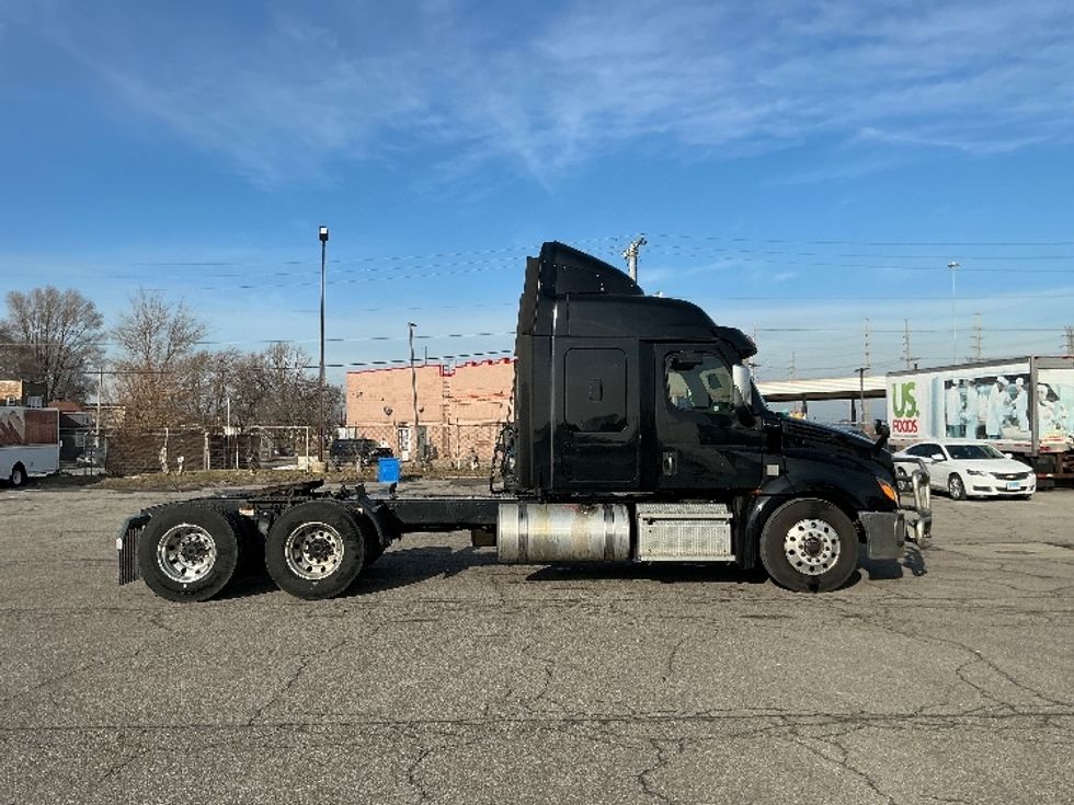 Sleeper Tractor-Heavy Duty Tractors-Freightliner-2020-T12664ST-East Chicago-IN-501,157\n\t\tmiles-$ 54,500 - Image 8
