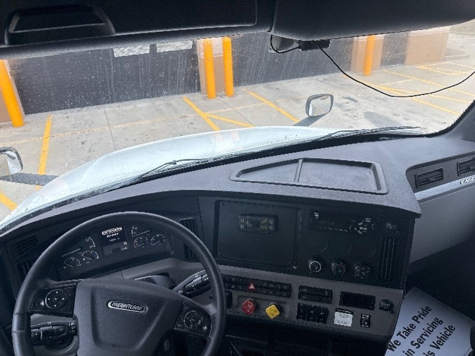 Sleeper Tractor-Heavy Duty Tractors-Freightliner-2020-T12664ST-East Chicago-IN-514,300\n\t\tmiles-$ 61,250 - Image 11