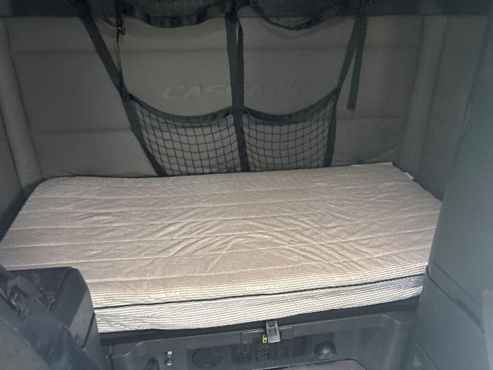 Sleeper Tractor-Heavy Duty Tractors-Freightliner-2020-T12664ST-East Chicago-IN-514,300\n\t\tmiles-$ 61,250 - Image 16