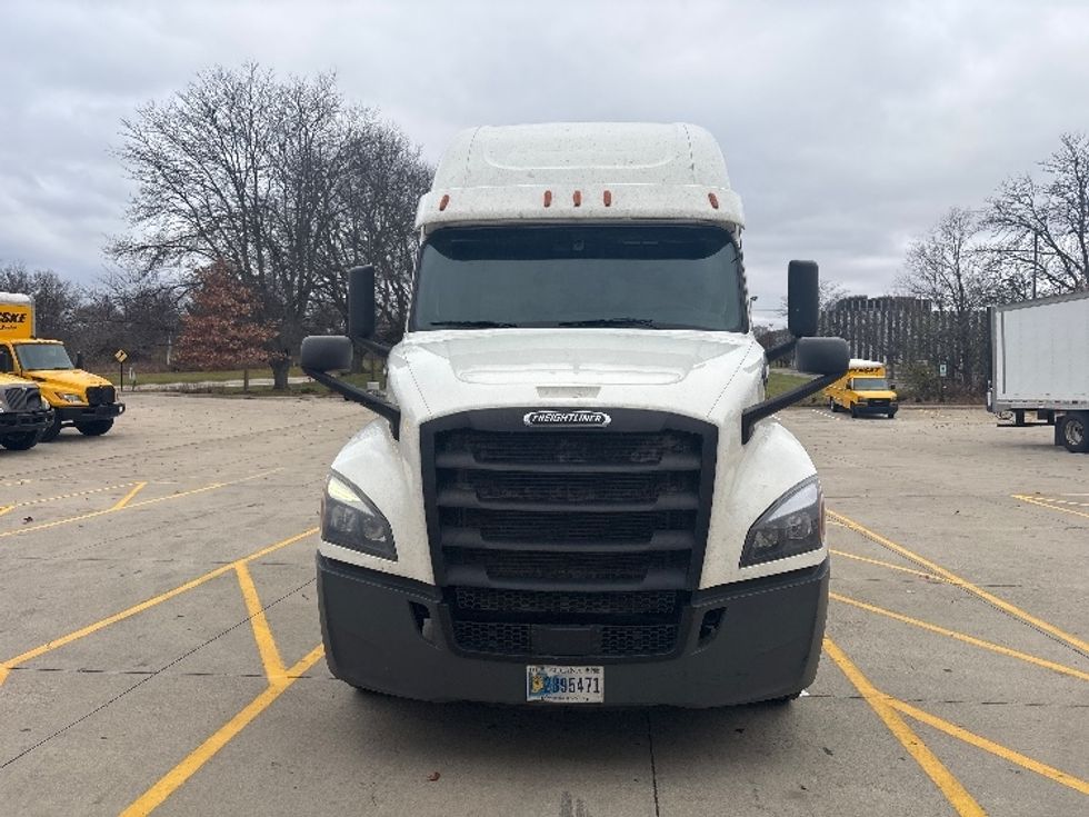 Sleeper Tractor-Heavy Duty Tractors-Freightliner-2020-T12664ST-East Chicago-IN-514,300\n\t\tmiles-$ 61,250 - Image 2