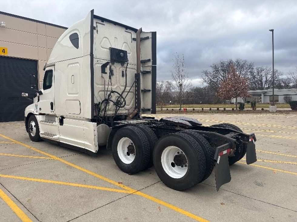 Sleeper Tractor-Heavy Duty Tractors-Freightliner-2020-T12664ST-East Chicago-IN-514,300\n\t\tmiles-$ 61,250 - Image 5