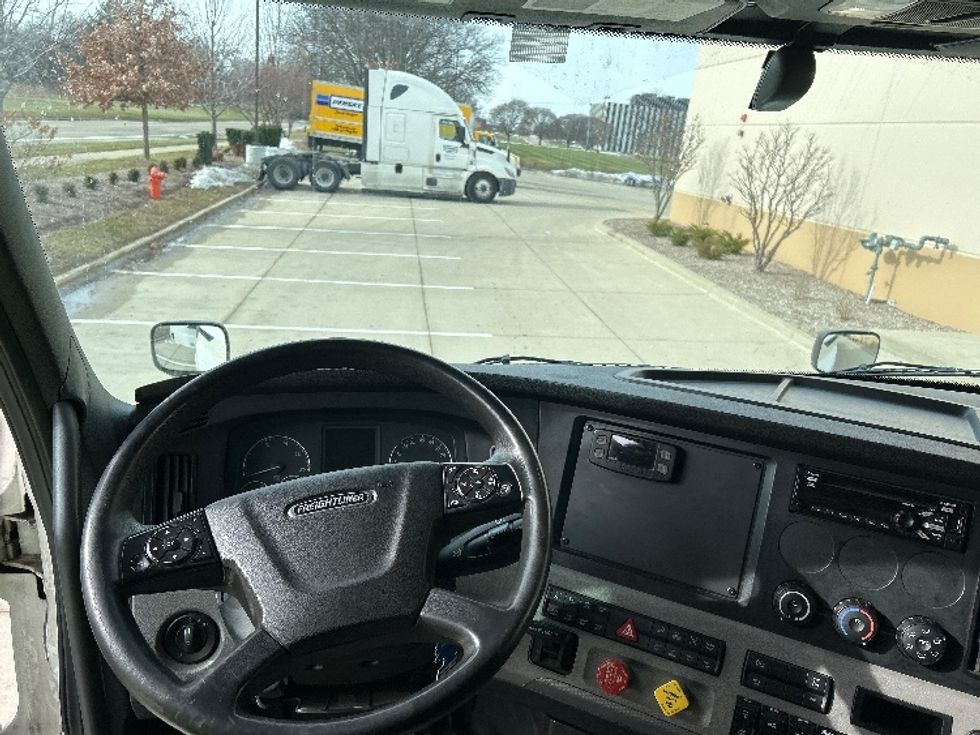 Sleeper Tractor-Heavy Duty Tractors-Freightliner-2020-T12664ST-East Chicago-IN-526,363\n\t\tmiles-$ 55,750 - Image 11