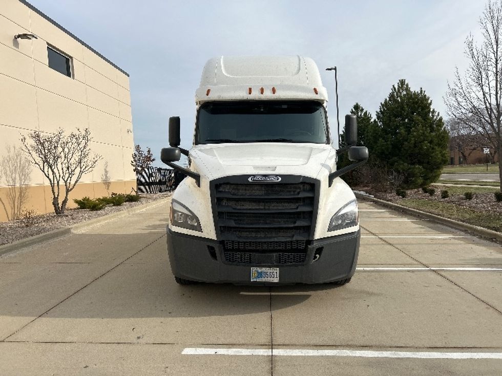 Sleeper Tractor-Heavy Duty Tractors-Freightliner-2020-T12664ST-East Chicago-IN-526,363\n\t\tmiles-$ 55,750 - Image 2