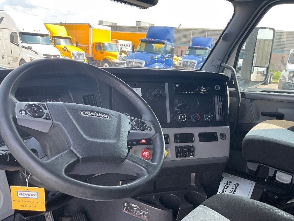 Sleeper Tractor-Heavy Duty Tractors-Freightliner-2020-T12664ST-East Chicago-IN-526,620\n\t\tmiles-$ 58,750 - Image 11