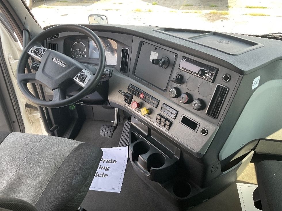Sleeper Tractor-Heavy Duty Tractors-Freightliner-2020-T12664ST-East Chicago-IN-526,620\n\t\tmiles-$ 58,750 - Image 12