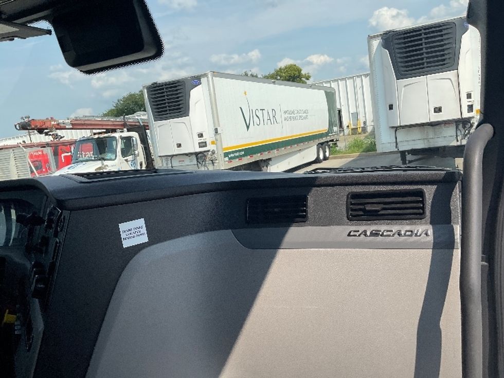 Sleeper Tractor-Heavy Duty Tractors-Freightliner-2020-T12664ST-East Chicago-IN-526,620\n\t\tmiles-$ 58,750 - Image 14