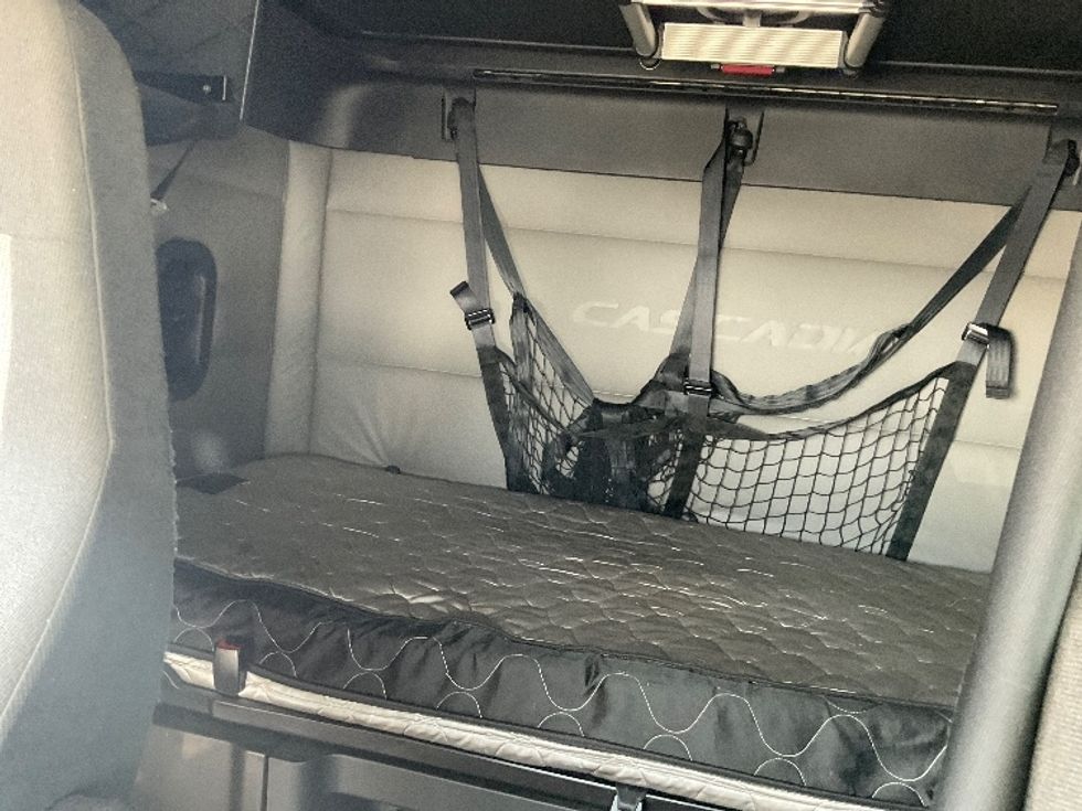 Sleeper Tractor-Heavy Duty Tractors-Freightliner-2020-T12664ST-East Chicago-IN-526,620\n\t\tmiles-$ 58,750 - Image 17