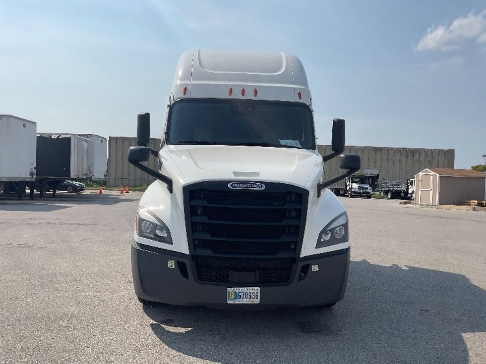 Sleeper Tractor-Heavy Duty Tractors-Freightliner-2020-T12664ST-East Chicago-IN-526,620\n\t\tmiles-$ 58,750 - Image 2