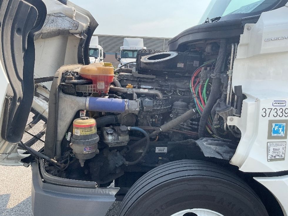 Sleeper Tractor-Heavy Duty Tractors-Freightliner-2020-T12664ST-East Chicago-IN-526,620\n\t\tmiles-$ 58,750 - Image 21