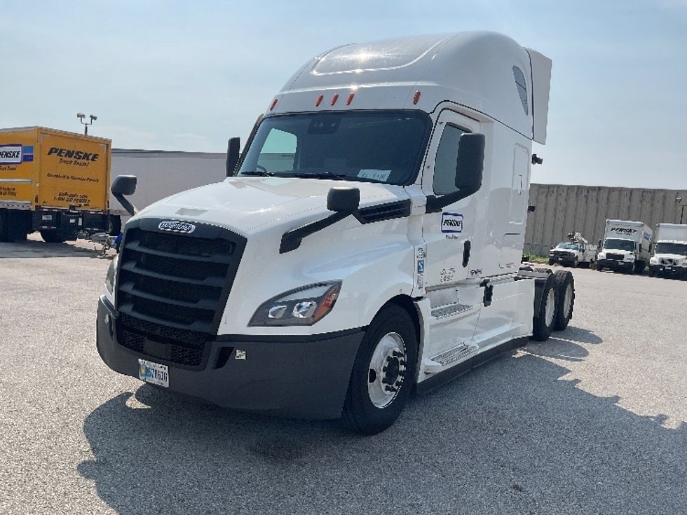 Sleeper Tractor-Heavy Duty Tractors-Freightliner-2020-T12664ST-East Chicago-IN-526,620\n\t\tmiles-$ 58,750 - Image 3
