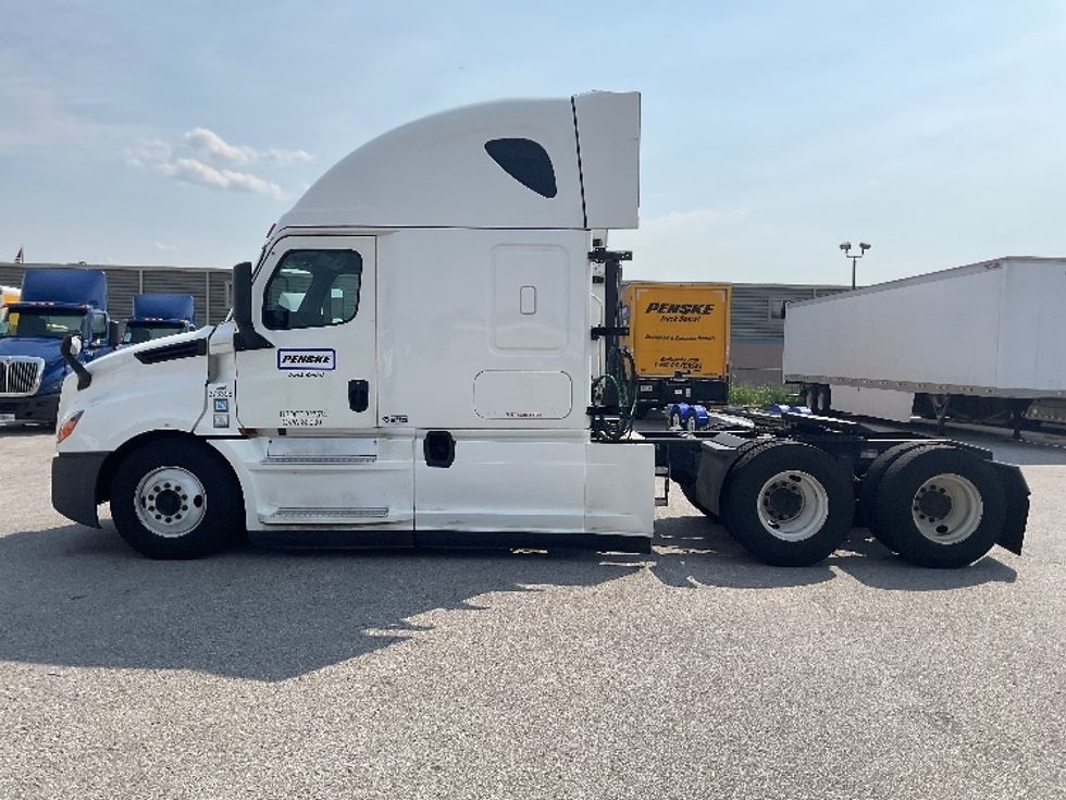 Sleeper Tractor-Heavy Duty Tractors-Freightliner-2020-T12664ST-East Chicago-IN-526,620\n\t\tmiles-$ 58,750 - Image 4