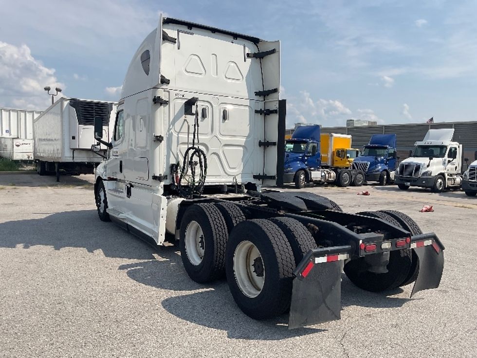Sleeper Tractor-Heavy Duty Tractors-Freightliner-2020-T12664ST-East Chicago-IN-526,620\n\t\tmiles-$ 58,750 - Image 5