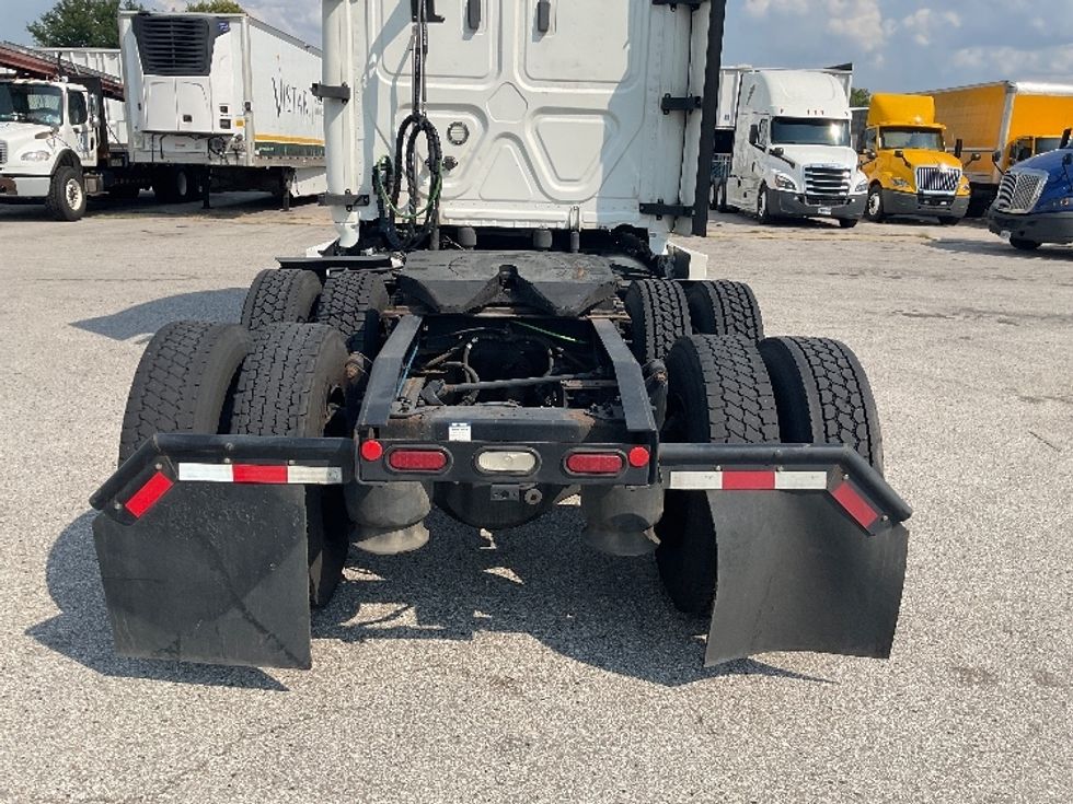 Sleeper Tractor-Heavy Duty Tractors-Freightliner-2020-T12664ST-East Chicago-IN-526,620\n\t\tmiles-$ 58,750 - Image 6