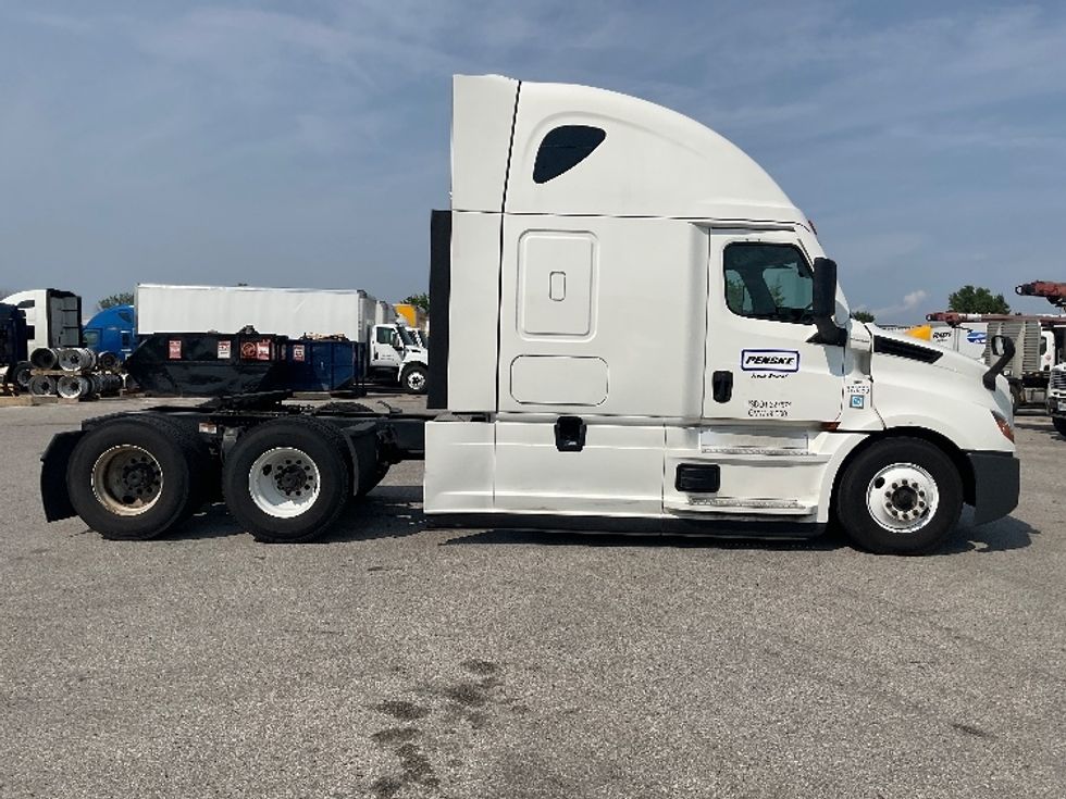 Sleeper Tractor-Heavy Duty Tractors-Freightliner-2020-T12664ST-East Chicago-IN-526,620\n\t\tmiles-$ 58,750 - Image 8