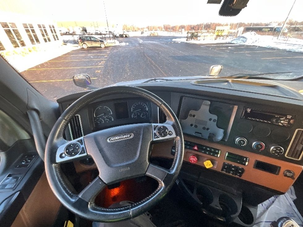 Sleeper Tractor-Heavy Duty Tractors-Freightliner-2020-T12664ST-East Chicago-IN-532,953\n\t\tmiles-$ 59,750 - Image 11