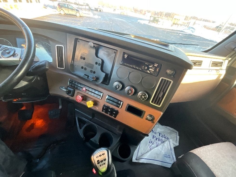 Sleeper Tractor-Heavy Duty Tractors-Freightliner-2020-T12664ST-East Chicago-IN-532,953\n\t\tmiles-$ 59,750 - Image 12
