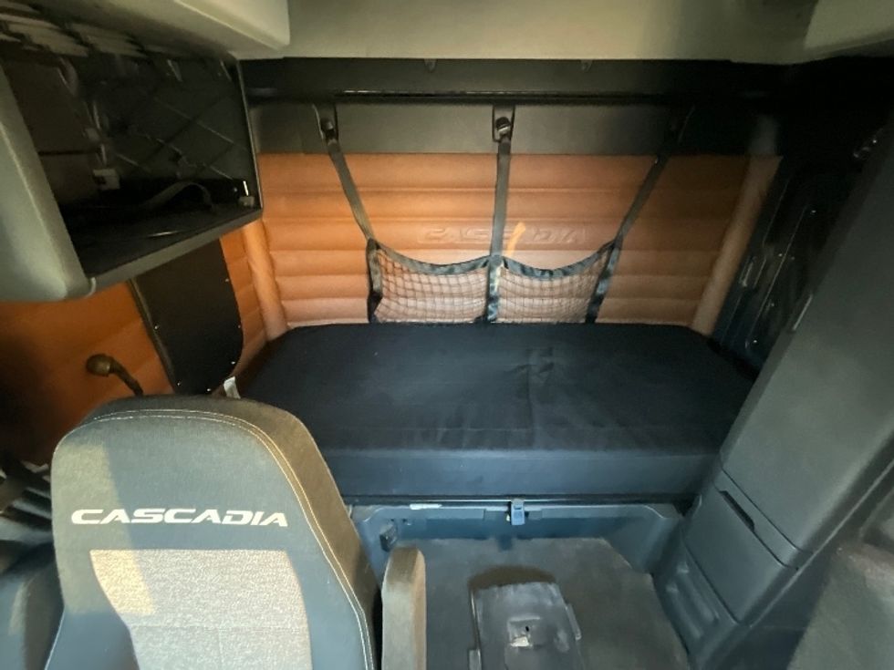 Sleeper Tractor-Heavy Duty Tractors-Freightliner-2020-T12664ST-East Chicago-IN-532,953\n\t\tmiles-$ 59,750 - Image 16