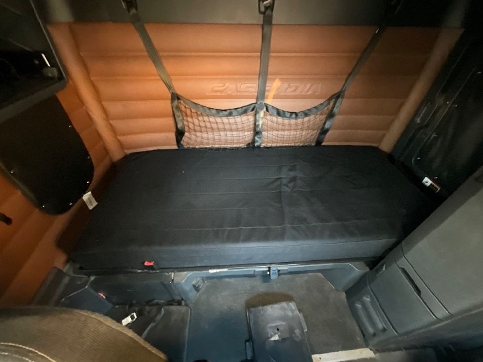 Sleeper Tractor-Heavy Duty Tractors-Freightliner-2020-T12664ST-East Chicago-IN-532,953\n\t\tmiles-$ 59,750 - Image 17