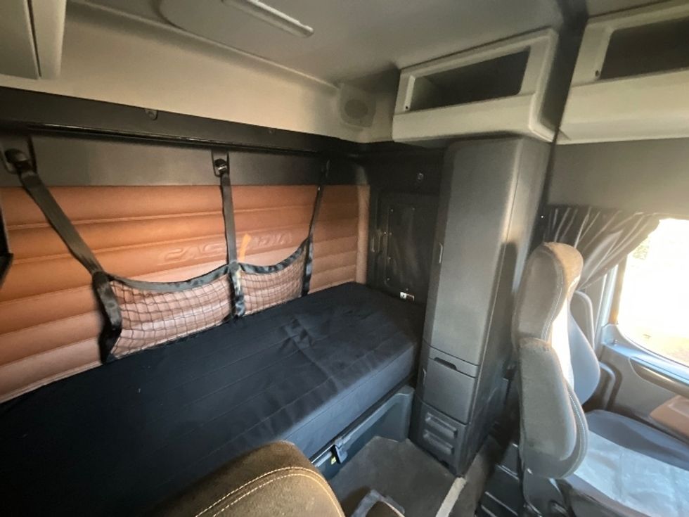 Sleeper Tractor-Heavy Duty Tractors-Freightliner-2020-T12664ST-East Chicago-IN-532,953\n\t\tmiles-$ 59,750 - Image 18