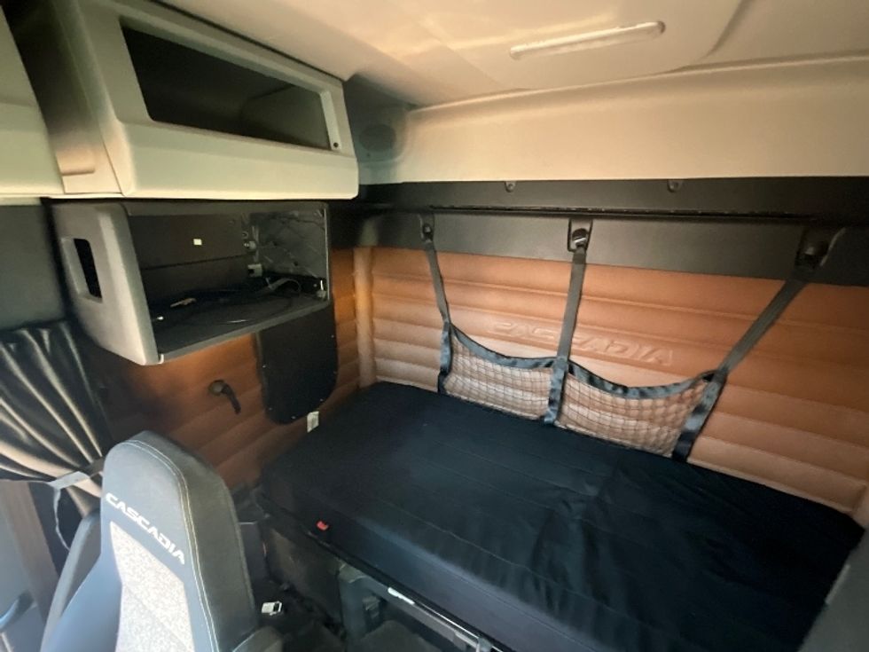 Sleeper Tractor-Heavy Duty Tractors-Freightliner-2020-T12664ST-East Chicago-IN-532,953\n\t\tmiles-$ 59,750 - Image 19