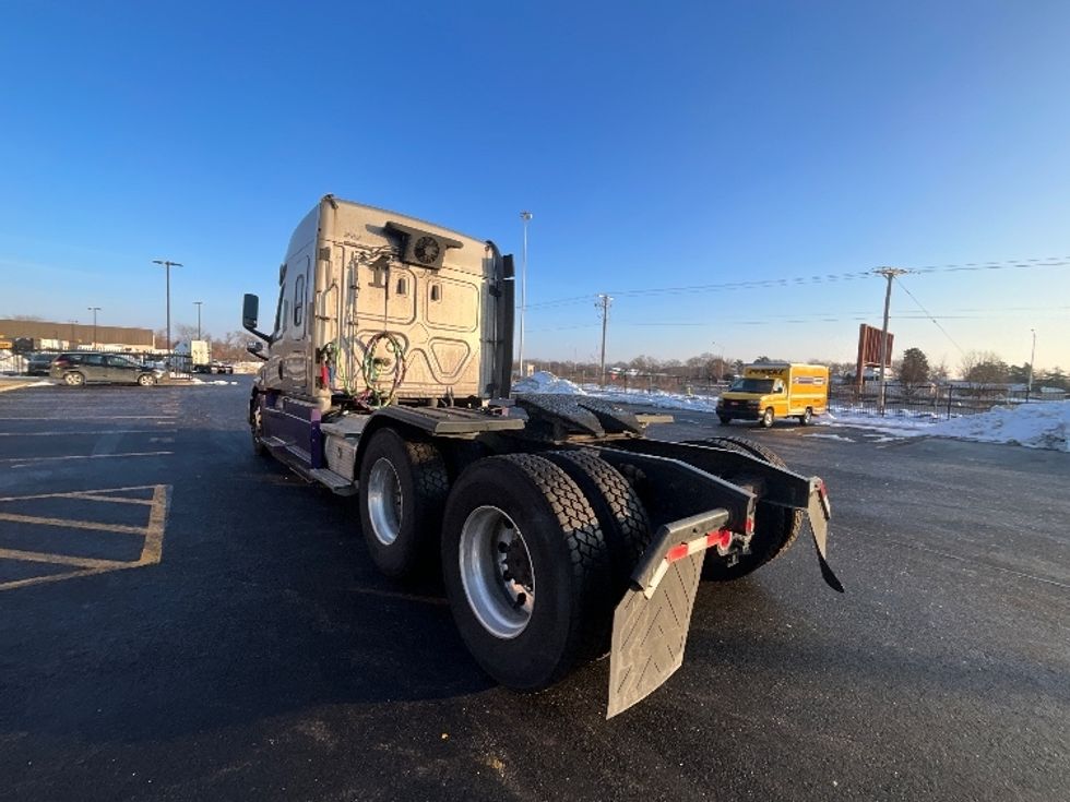 Sleeper Tractor-Heavy Duty Tractors-Freightliner-2020-T12664ST-East Chicago-IN-532,953\n\t\tmiles-$ 59,750 - Image 5