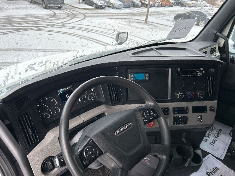Sleeper Tractor-Heavy Duty Tractors-Freightliner-2020-T12664ST-East Chicago-IN-533,855\n\t\tmiles-$ 56,000 - Image 10