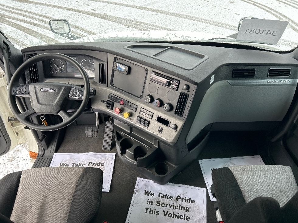 Sleeper Tractor-Heavy Duty Tractors-Freightliner-2020-T12664ST-East Chicago-IN-533,855\n\t\tmiles-$ 56,000 - Image 12