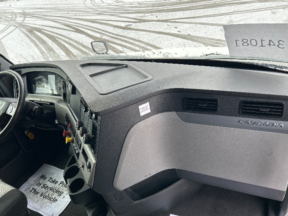 Sleeper Tractor-Heavy Duty Tractors-Freightliner-2020-T12664ST-East Chicago-IN-533,855\n\t\tmiles-$ 56,000 - Image 14