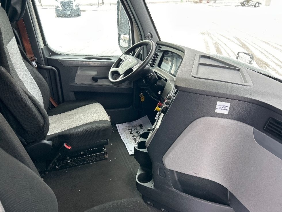 Sleeper Tractor-Heavy Duty Tractors-Freightliner-2020-T12664ST-East Chicago-IN-533,855\n\t\tmiles-$ 56,000 - Image 15