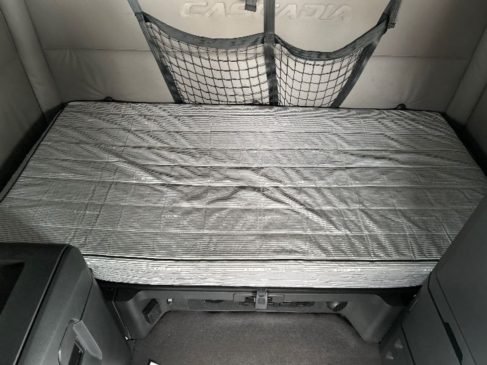 Sleeper Tractor-Heavy Duty Tractors-Freightliner-2020-T12664ST-East Chicago-IN-533,855\n\t\tmiles-$ 56,000 - Image 17