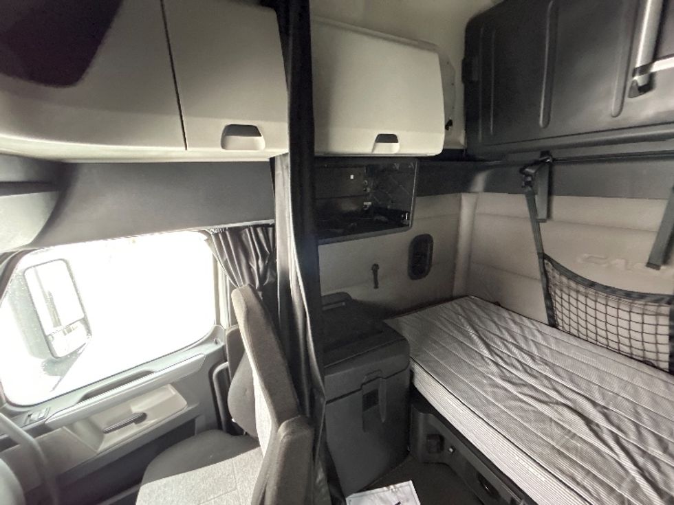 Sleeper Tractor-Heavy Duty Tractors-Freightliner-2020-T12664ST-East Chicago-IN-533,855\n\t\tmiles-$ 56,000 - Image 19