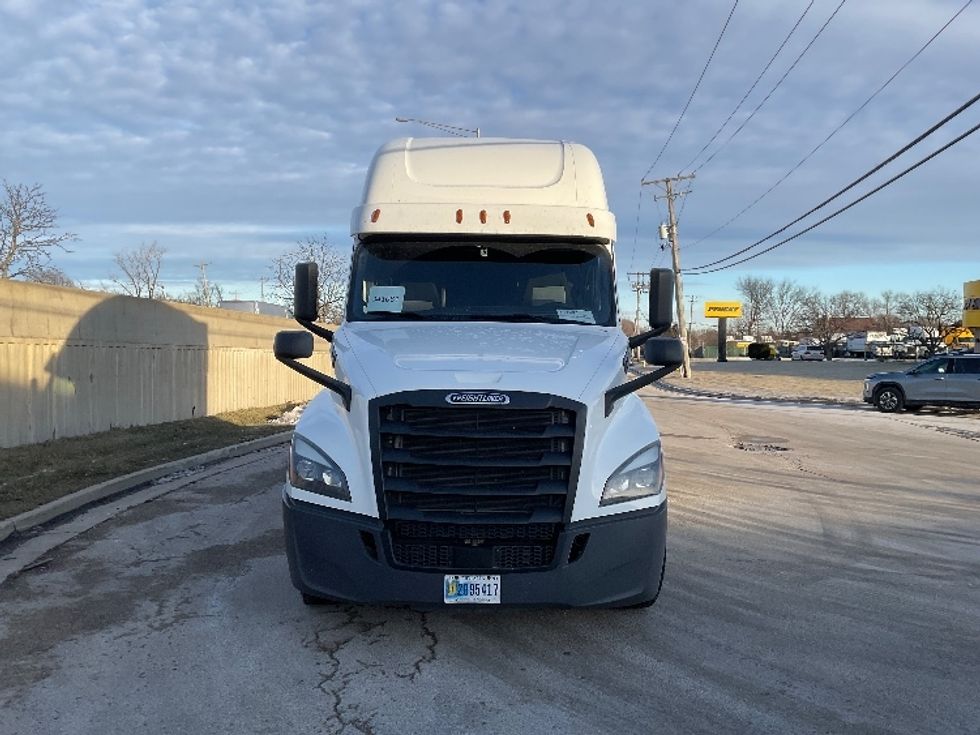 Sleeper Tractor-Heavy Duty Tractors-Freightliner-2020-T12664ST-East Chicago-IN-533,855\n\t\tmiles-$ 56,000 - Image 2