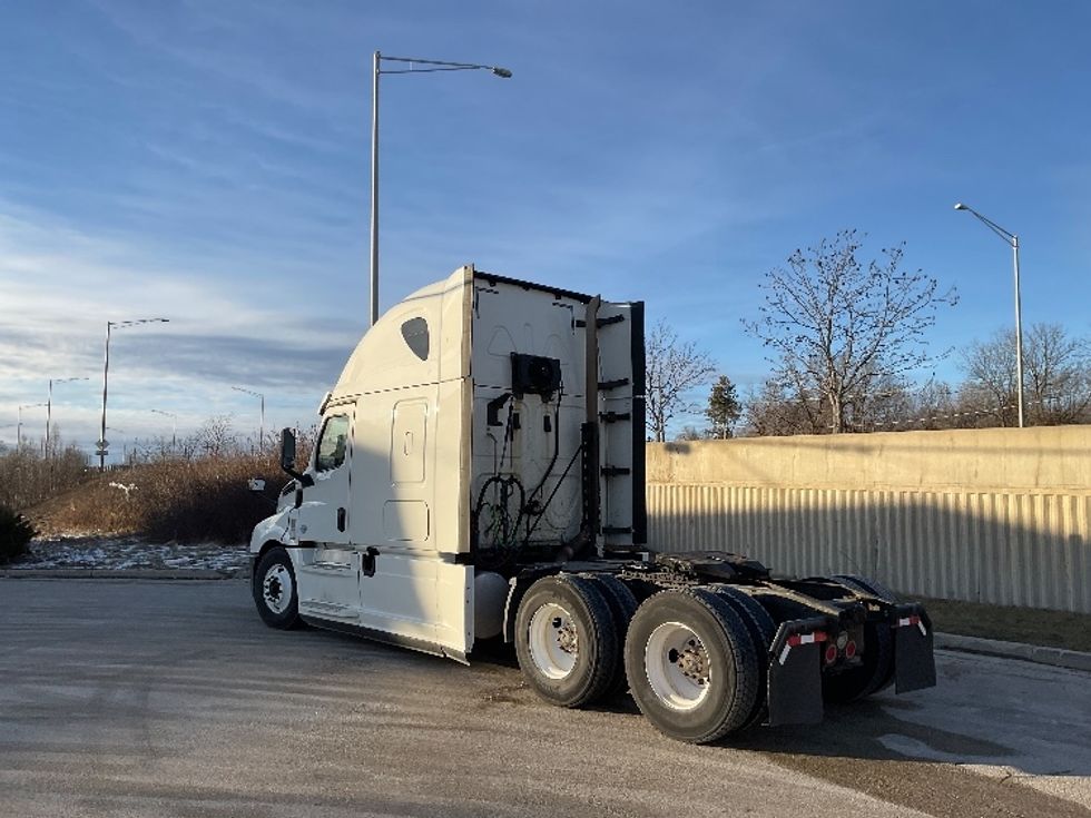 Sleeper Tractor-Heavy Duty Tractors-Freightliner-2020-T12664ST-East Chicago-IN-533,855\n\t\tmiles-$ 56,000 - Image 5