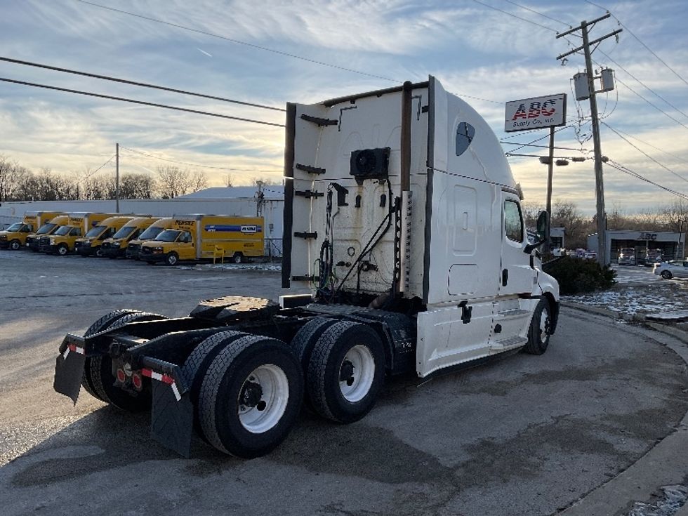 Sleeper Tractor-Heavy Duty Tractors-Freightliner-2020-T12664ST-East Chicago-IN-533,855\n\t\tmiles-$ 56,000 - Image 7