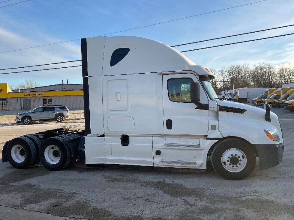 Sleeper Tractor-Heavy Duty Tractors-Freightliner-2020-T12664ST-East Chicago-IN-533,855\n\t\tmiles-$ 56,000 - Image 8