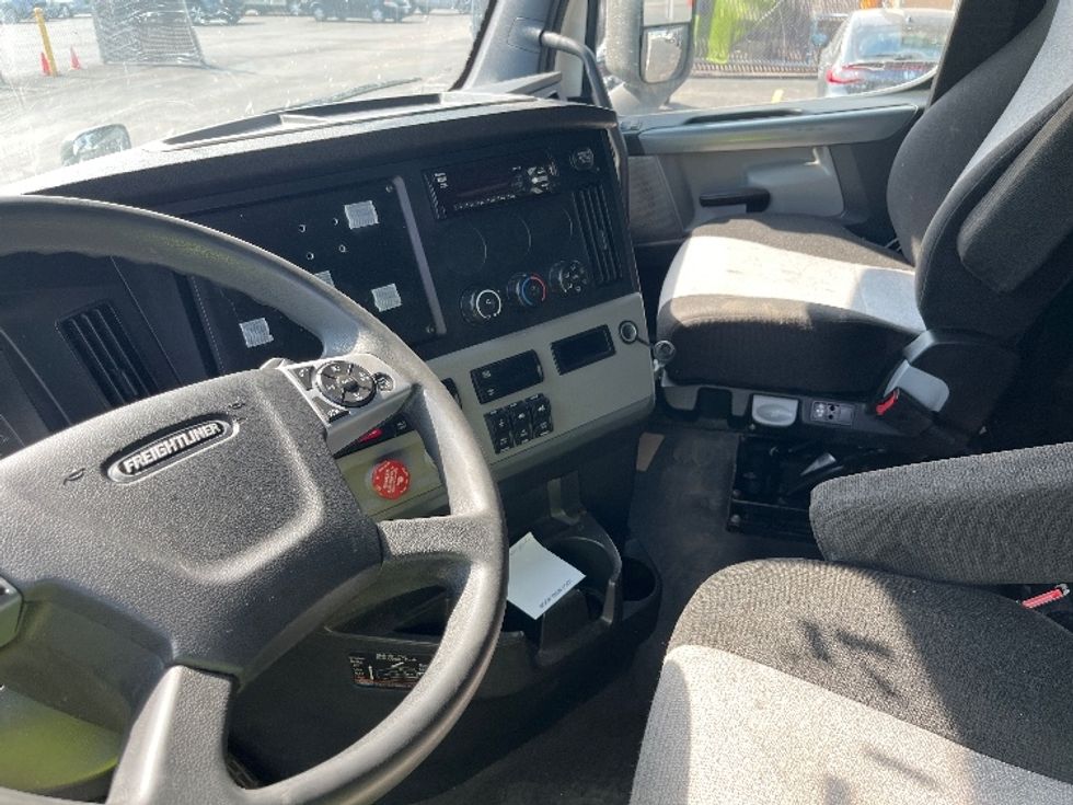 Sleeper Tractor-Heavy Duty Tractors-Freightliner-2020-T12664ST-East Chicago-IN-543,139\n\t\tmiles-$ 61,250 - Image 10