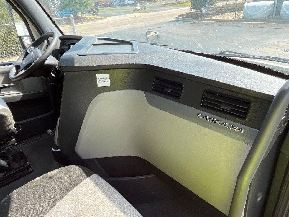 Sleeper Tractor-Heavy Duty Tractors-Freightliner-2020-T12664ST-East Chicago-IN-543,139\n\t\tmiles-$ 61,250 - Image 15