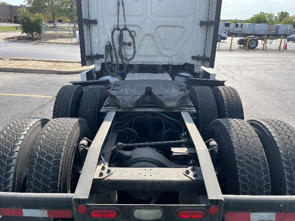 Sleeper Tractor-Heavy Duty Tractors-Freightliner-2020-T12664ST-East Chicago-IN-543,139\n\t\tmiles-$ 61,250 - Image 6