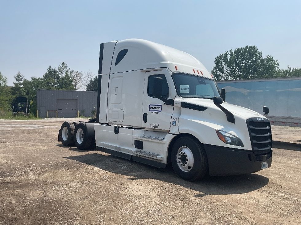 Sleeper Tractor-Heavy Duty Tractors-Freightliner-2020-T12664ST-East Chicago-IN-557,353\n\t\tmiles-$ 56,250 - Image 1