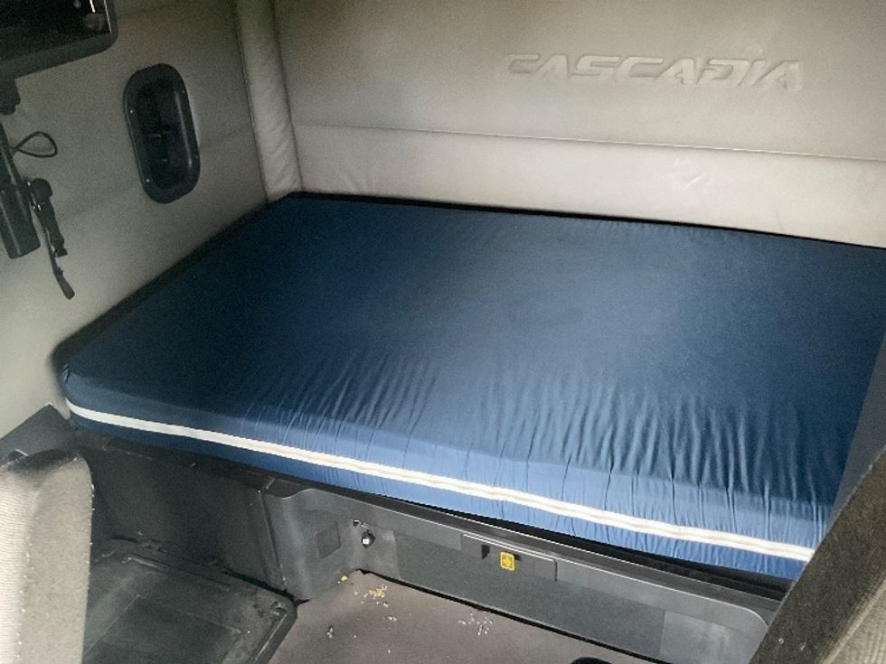 Sleeper Tractor-Heavy Duty Tractors-Freightliner-2020-T12664ST-East Chicago-IN-557,353\n\t\tmiles-$ 56,250 - Image 17